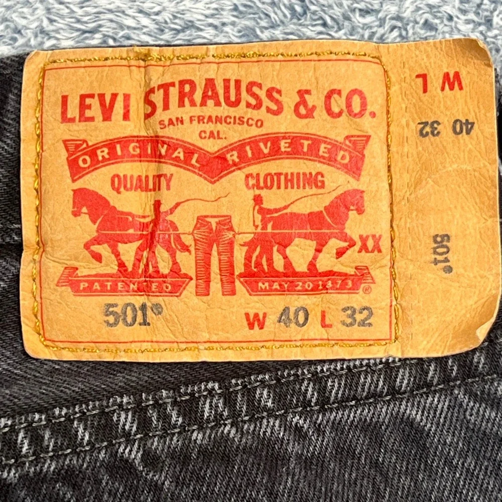 Levi's Mens 40x32 Black 501 Original Fit Straight Leg Button Fly Denim Jeans